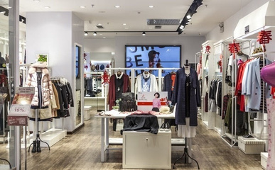 2016年中國服裝鞋帽零售額突破萬億大關(guān)，累計增長6.8%彰顯行業(yè)韌性