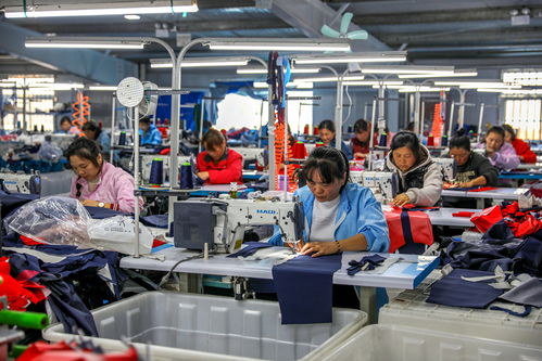 河南清豐 服裝廠織就群眾就業(yè)增收新藍(lán)圖